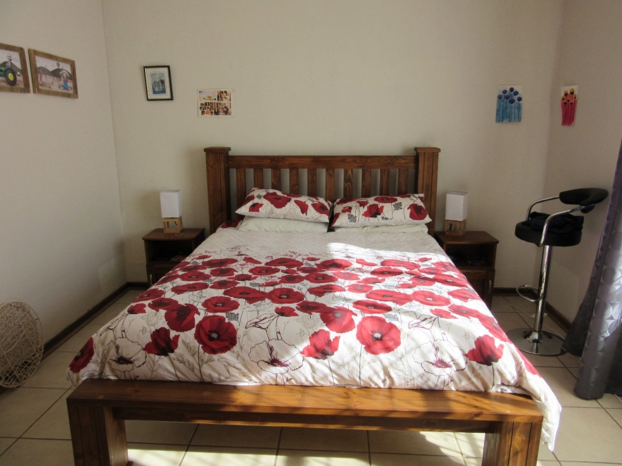 2 Bedroom Property for Sale in Langenhovenpark Free State